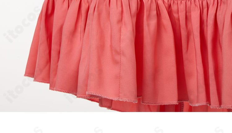 スカート裾の装飾とフレア感。動きに合わせて表情が出るデザイン。