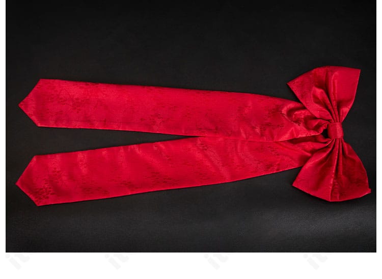 巫女姫様衣装 蝶モチーフ装飾のアップ。繊細な形状と光沢感を表現