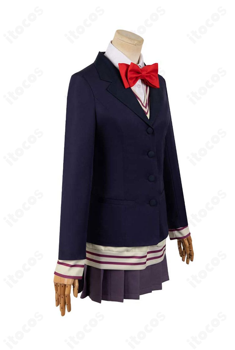 白鳥愛羅コスプレ衣装の右側面。コートのラインと袖の意匠を再現したサイドビュー