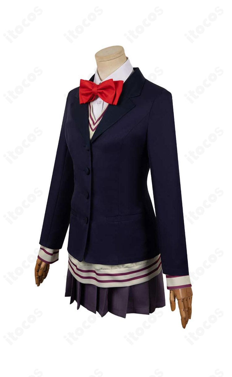 ダンダダン 白鳥愛羅コスプレ衣装の左側面。シルエットのバランスと裾の落ち感が分かる一枚