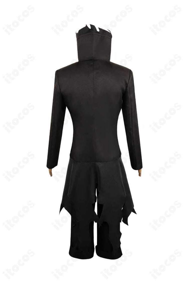 コスプレ衣装の背面。ロングコートの後ろ姿と裾の広がりを忠実に表現。