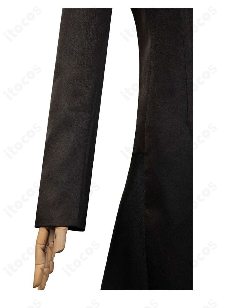 袖口装飾の近接写真。ライン取りとステッチでオカルンのイメージを強調。