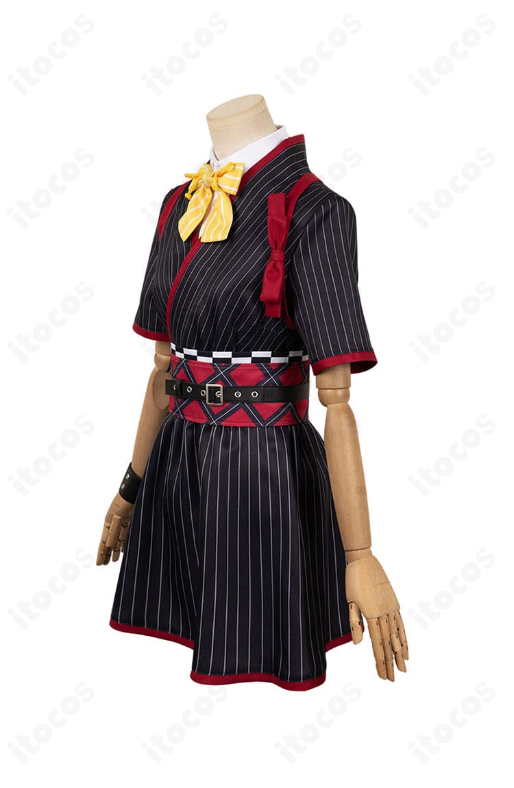 安和すばる ライブ衣装Ver.の左側面。袖口や腰回りのシルエットと装飾の見え方