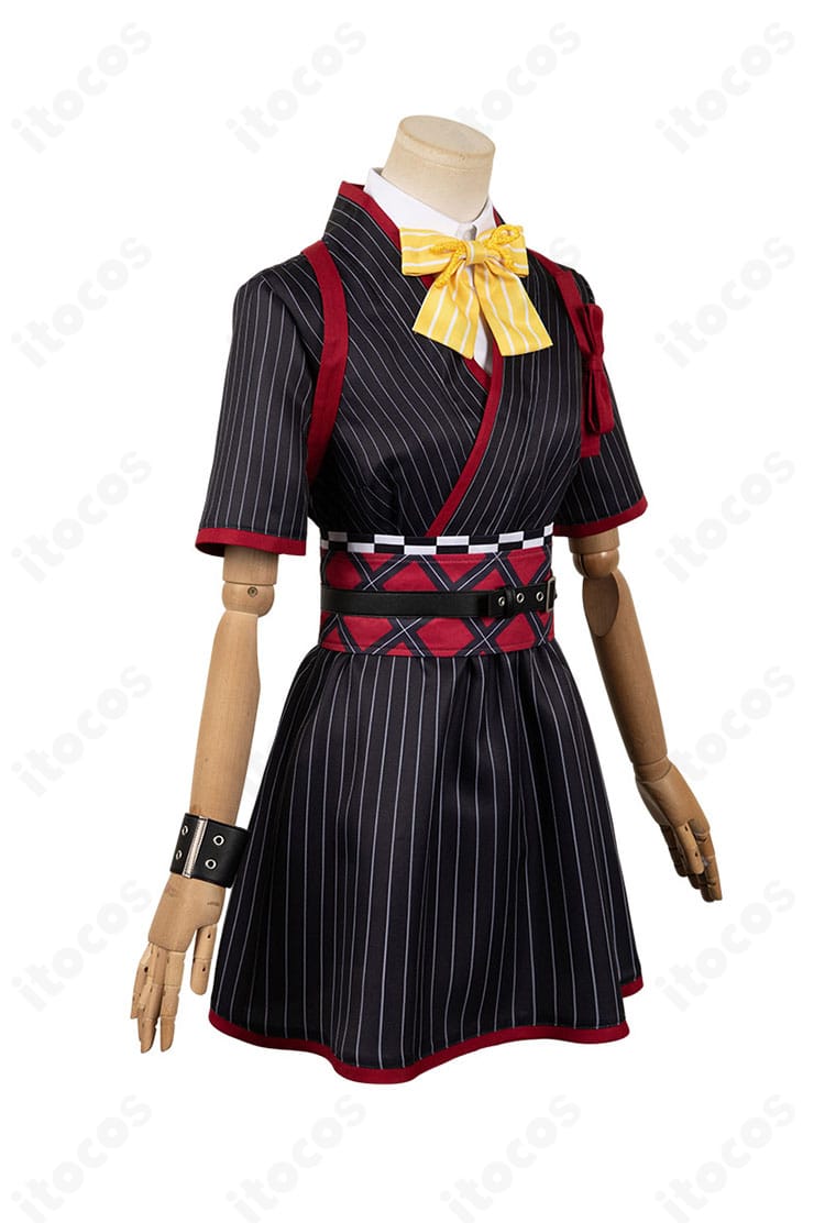 安和すばる ライブ衣装Ver.の右側面。サイドのライン取りと装飾配置を確認できる写真