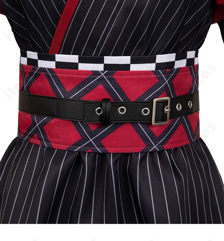 安和すばる ライブ衣装の腰封ディテール。パーツの形状と留め仕様を確認できる接写