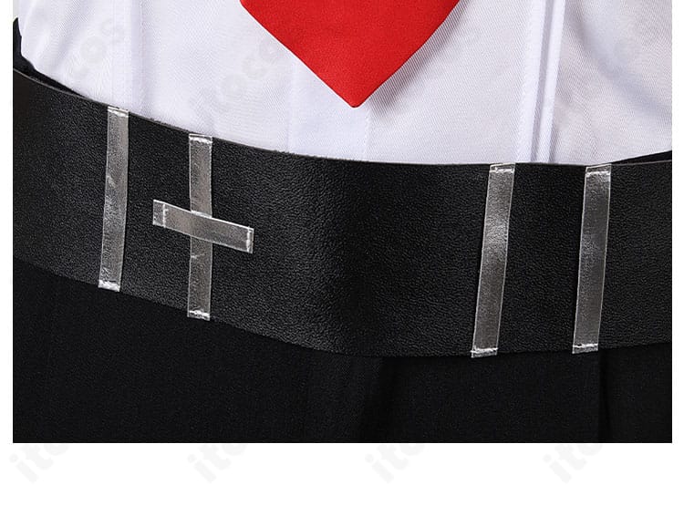 腰部ベルトの拡大画像。バックル、ホール位置、ウエスト周りのフィット感が分かる。