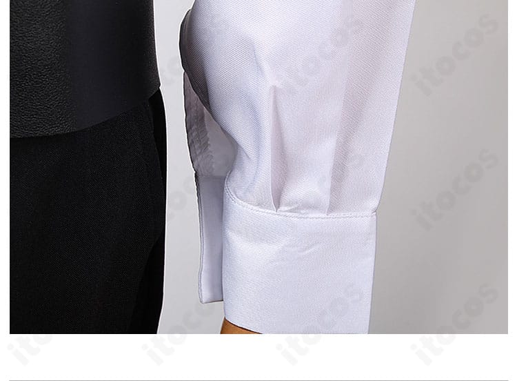 袖口装飾のアップ。カフスの形状、ボタン配置、縫製の整いを確認できるディテール。