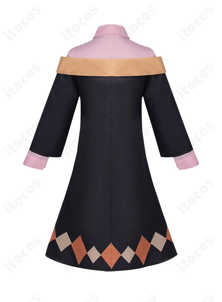 あるえ コスプレ衣装の背面画像。コートの後ろ姿や裾の落ち感、背面の縫製ラインを確認できる。