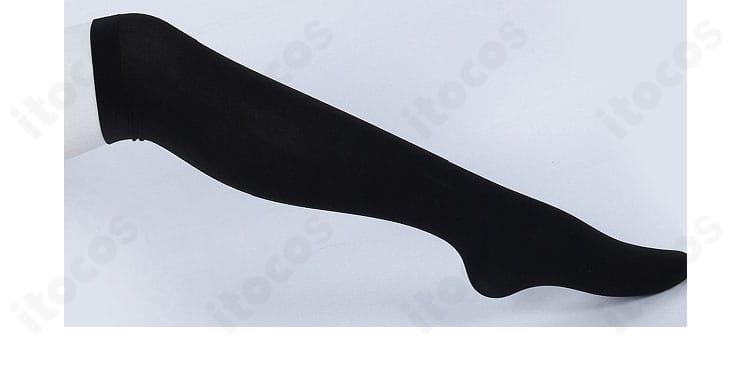 靴下のデザインディテール。足元の色味と丈感で全身コーデの統一感を演出。