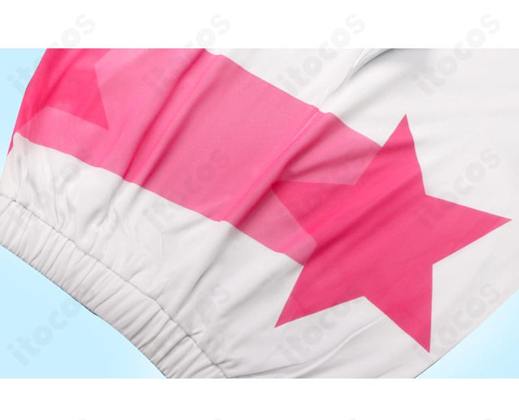 アイカツ！ スクールジャージのパンツ装飾詳細。サイドラインの縁取りと刺繍の質感が分かるクローズアップ。