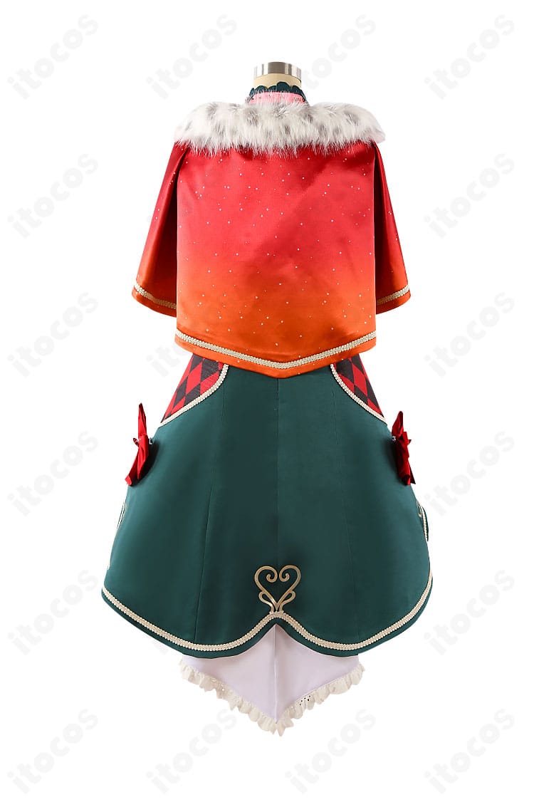 草薙寧々 コスプレ衣装の背面。マントのラインと背面のデザイン、全体バランスが分かる写真。