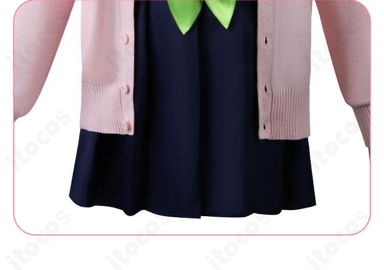 狸小路絹 コスプレ衣装の裾装飾。衣裾のラインとステッチが映える近接カット。