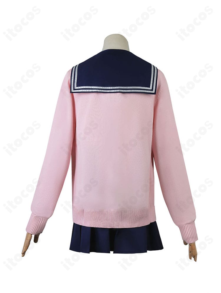 狸小路絹 コスプレ衣装の背面。コート背面の切替や裾ライン、装飾の仕上がりをチェック。