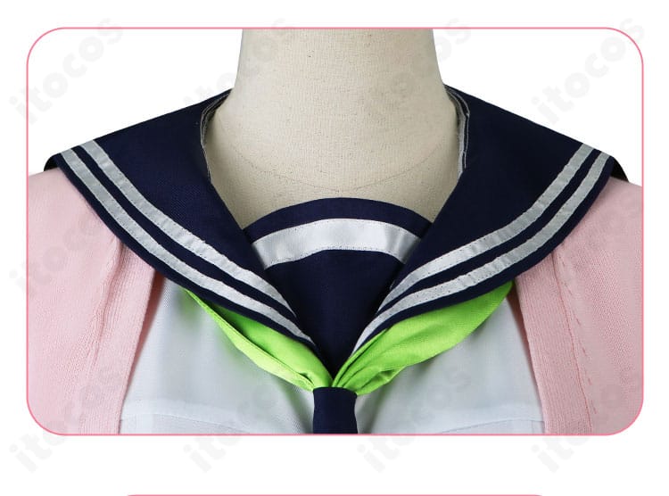 狸小路絹 コスプレ衣装の襟元ディテール。衣襟の装飾と端処理の丁寧な仕上がり。