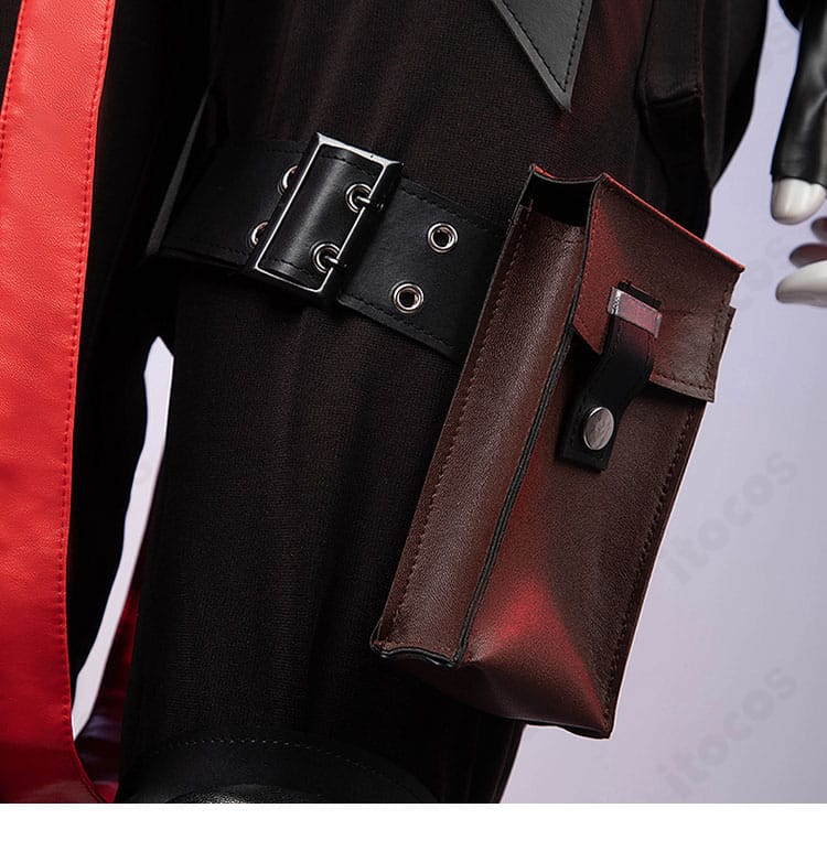 ウンファ コスプレ衣装 腿部のポーチ装飾。固定ストラップとサイズ感を示す画像。