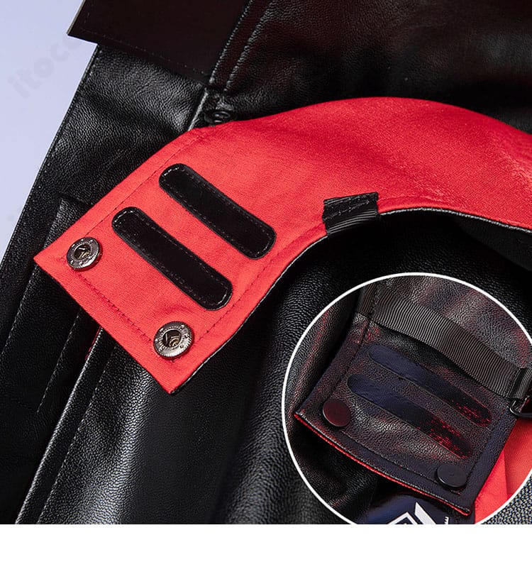 ウンファ コスプレ衣装 帽子の留め具部分。ボタンと縫製の仕上がりが分かる画像。