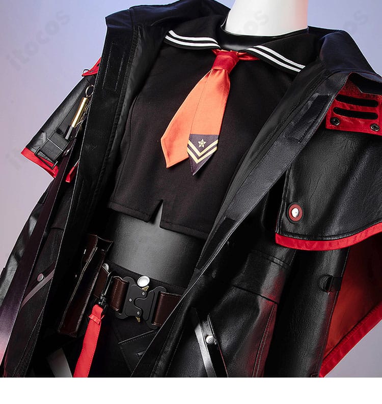 ウンファ コスプレ衣装 上衣の装飾。胸元エンブレムと前立ての質感が分かる画像。