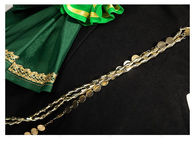 サトノクラウン衣装のチェーン装飾クローズアップ｜金属調パーツの質感と取り付け部位