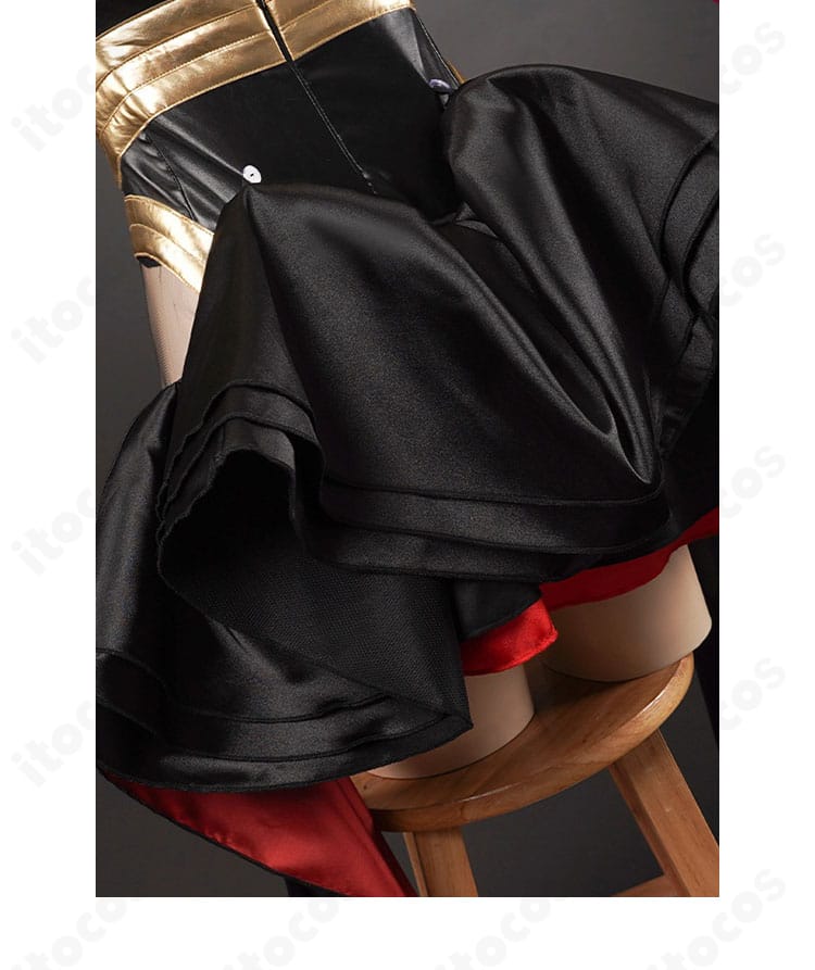 スカート裾装飾のディテール。フリルとトリムの重なりが分かるクローズアップ