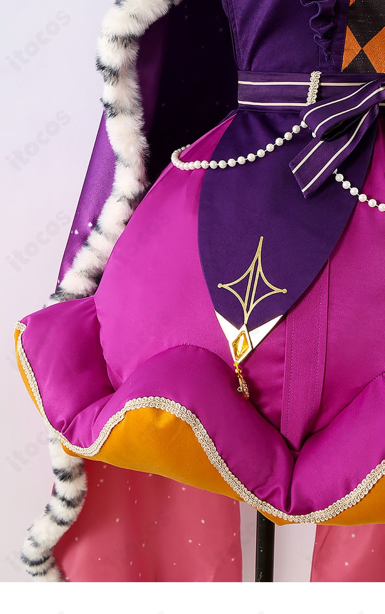 鳳えむ クイーン・オブ・ダイヤ衣装 スカート裾の飾りアップ。エレガントなラインと縁取りが特徴。