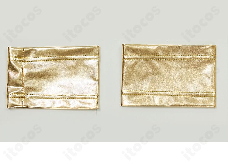 アトラス（PUNK-05 暴）コスプレ衣装の腕飾りディテール。ライン装飾と留め部の見え方を確認。