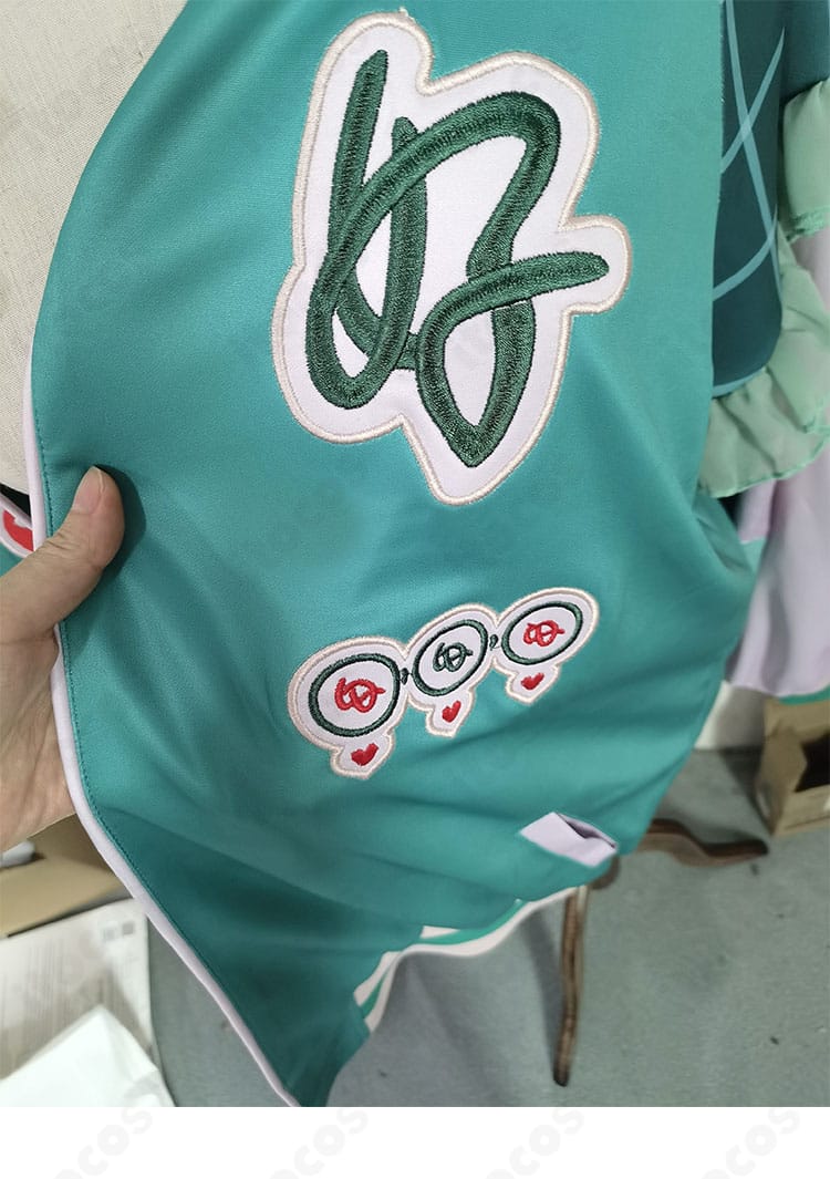 初音ミク ハオミク衣装 外套装飾のクローズアップ｜縁取りとパーツの質感