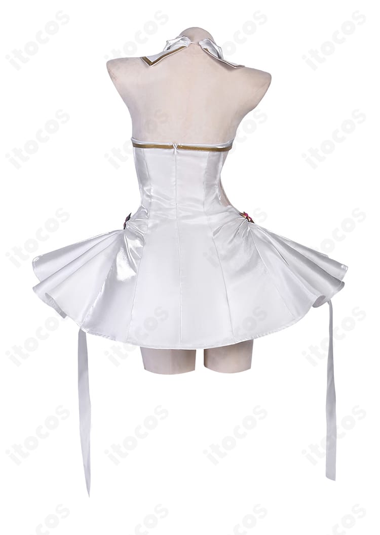 ユニコーン衣装の背面全景。背中のラインと装飾の配置、シルエットを示す写真。