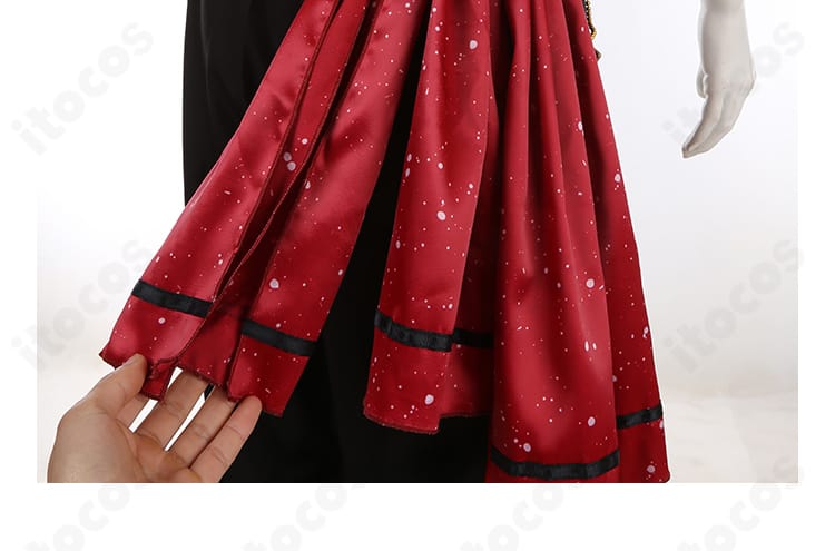 コート裾の装飾ディテール。配色切替えとヘムのラインが際立つ衣更真緒Trickstar衣装のクローズアップ。