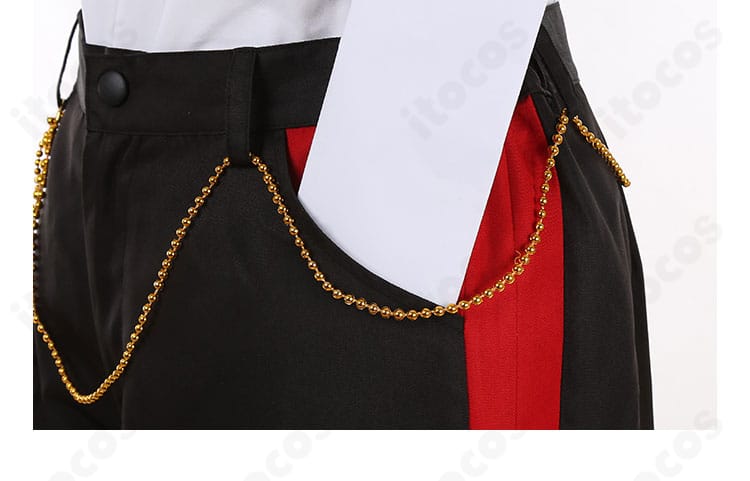 パンツのポケット装飾の近接画像。ステッチと装飾パーツの仕上がりが分かるディテール写真。