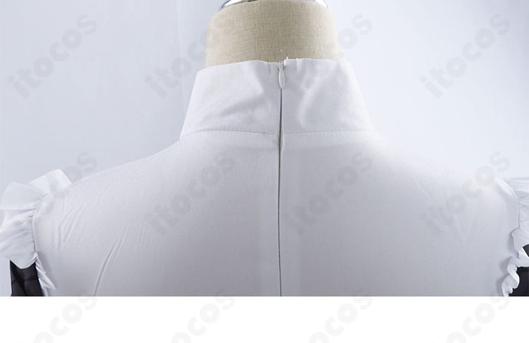 一伊那尓栖 新衣装コスプレのチェーン装飾ディテール。質感と取り付け位置が分かる接写。