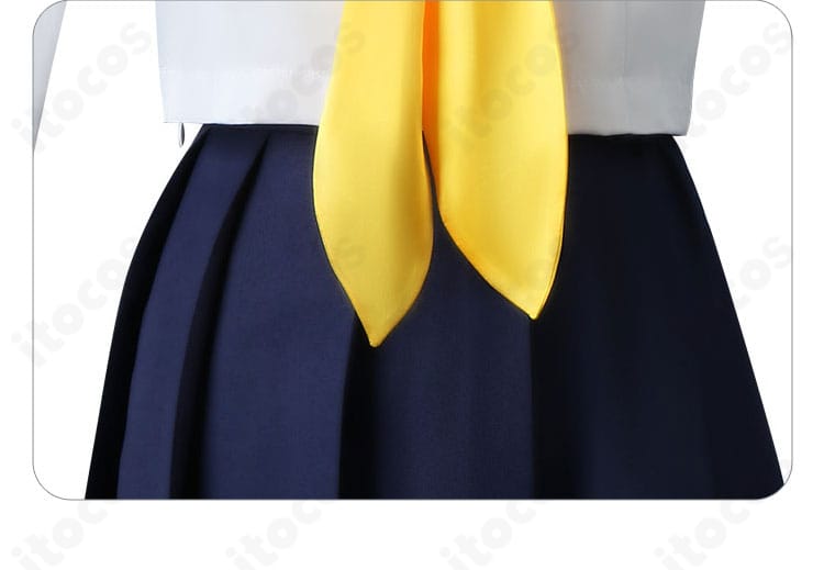 コスプレ衣装の領帯ディテール。上品な結びと整った形状で学園風の雰囲気を強調。