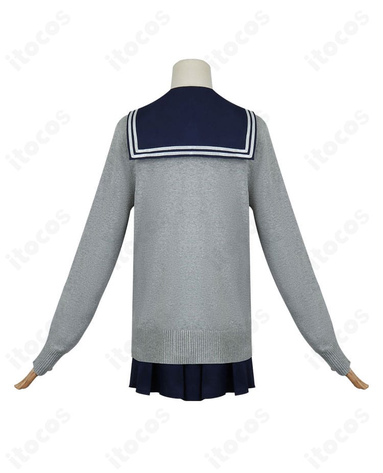 虎視餡子 コスプレ衣装の背面全景。背中のラインとスカートの落ち感、装飾の配置が見えるショット。