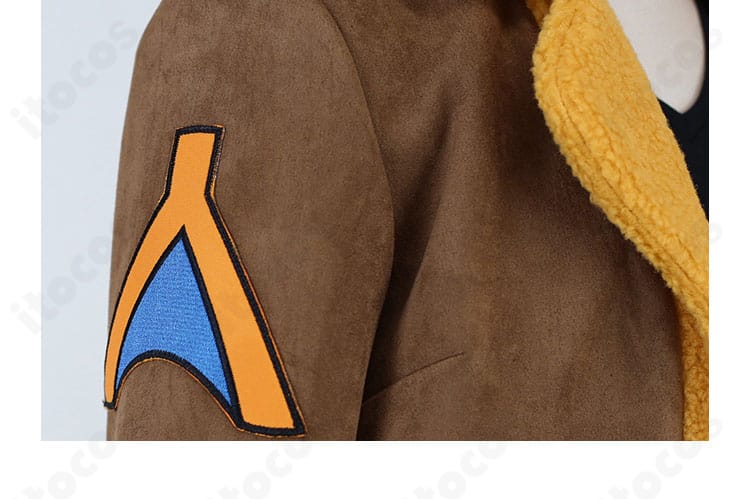 右肩装飾のアップ。パーツの配置と光沢感、縫い付け精度を確認できる画像