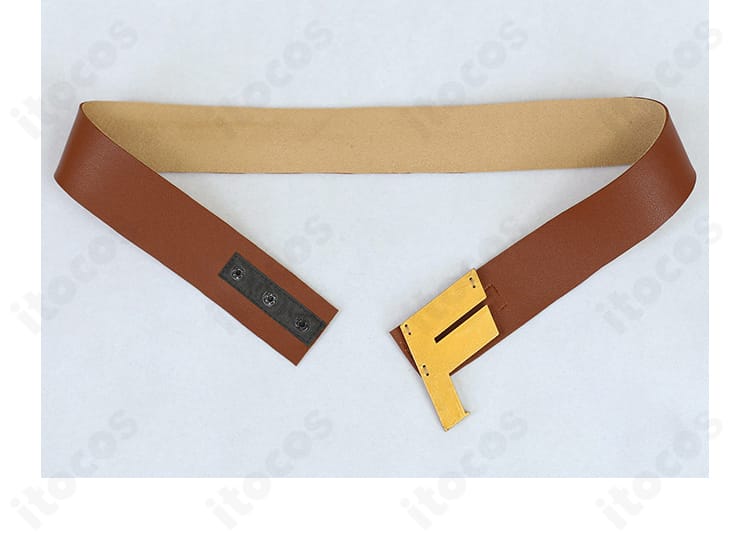 フリード博士の特徴的なベルト装飾のアップ。金具の質感と留め位置の再現度を示す画像