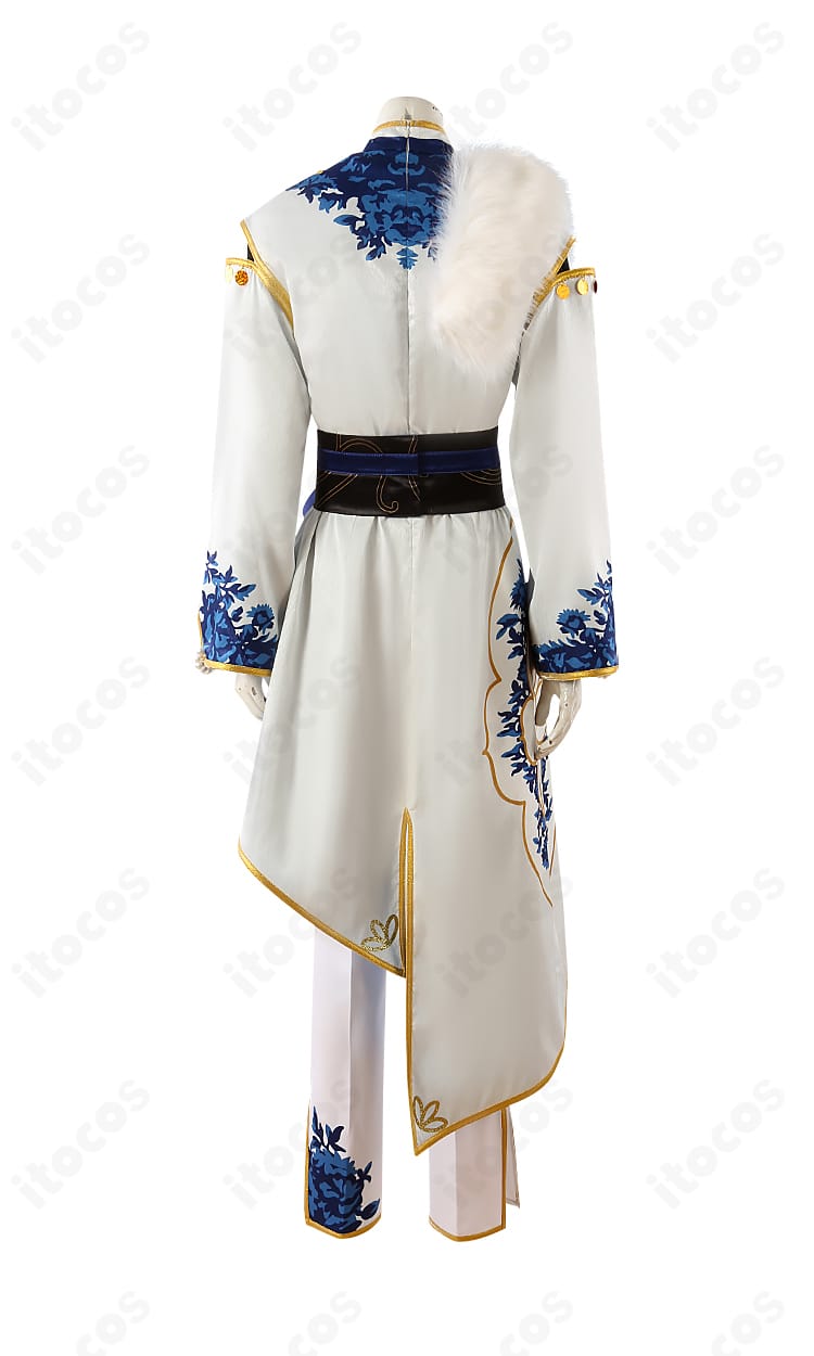 日々樹渉 刹那の白衣装コスプレの背面。裾のラインと背中の装飾配置が見える