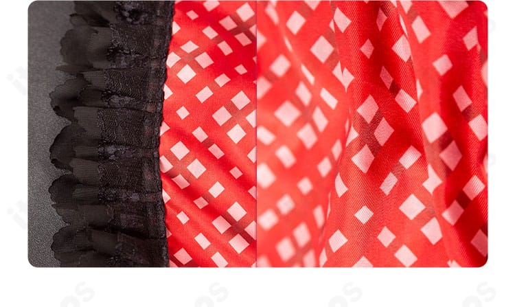 スカート裾の拡大。裾装飾とラインの入り方が分かる、華やかなデザインのディテール画像。