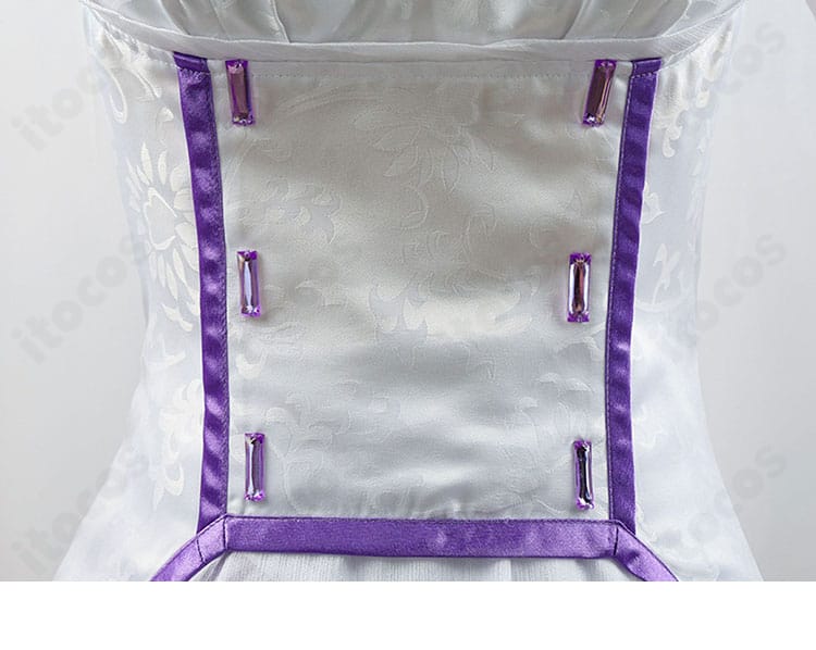 エミリア衣装の腹部装飾ディテール。中心パーツとステッチワークの質感が分かる近接画像