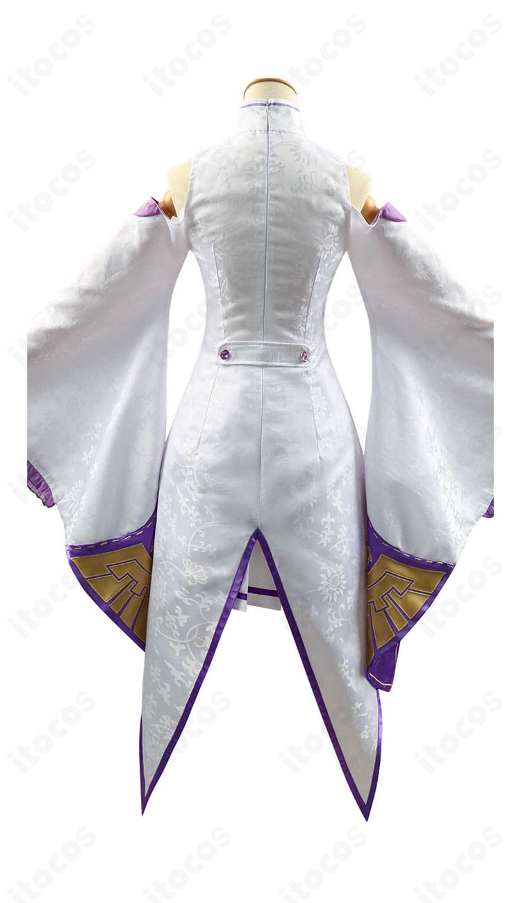 エミリア通常衣装コスプレの背面フルショット。背面開閉部とスカートのレイヤー構成を確認可能