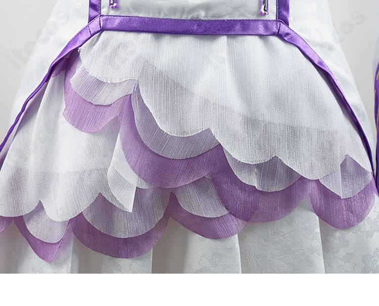 エミリア衣装のスカート部分ディテール。段々レイヤーとパイピングが強調された接写