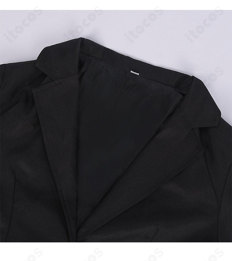 襟元の近接ディテール。ジャケットのラペル形状とネクタイ結びのバランスが分かる、撮影映え重視の仕上げ。