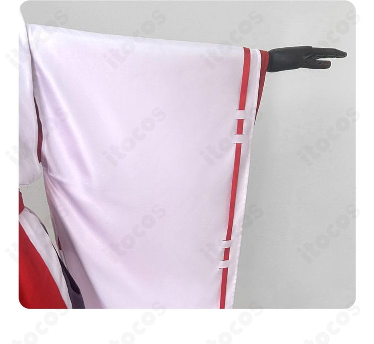 雫 コスプレ衣装 袖の装飾ディテール。刺繍と縁取りで豪華さを表現した意匠