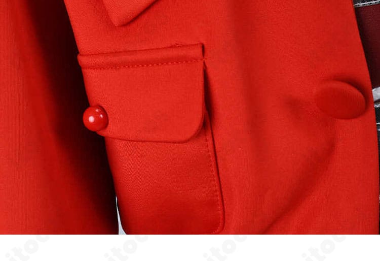 襟元のアップ。精密な刺繍と上品な光沢感で、近距離撮影でも映える仕上がり。