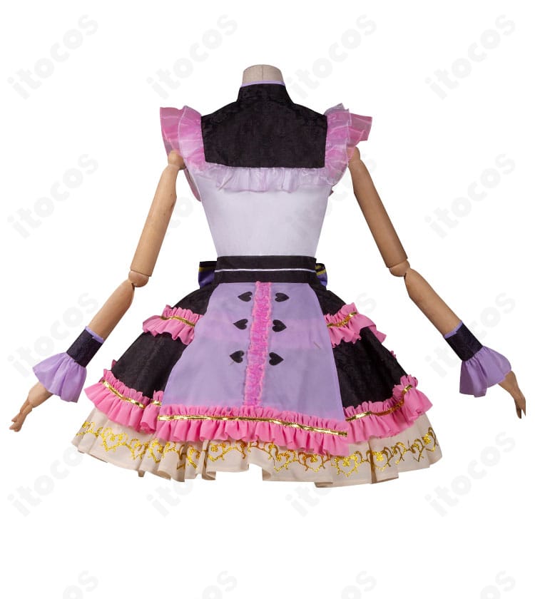 真中らぁら コスプレ衣装の背面。腰の大きな蝶結びと背面ラインの構成が確認できる画像。