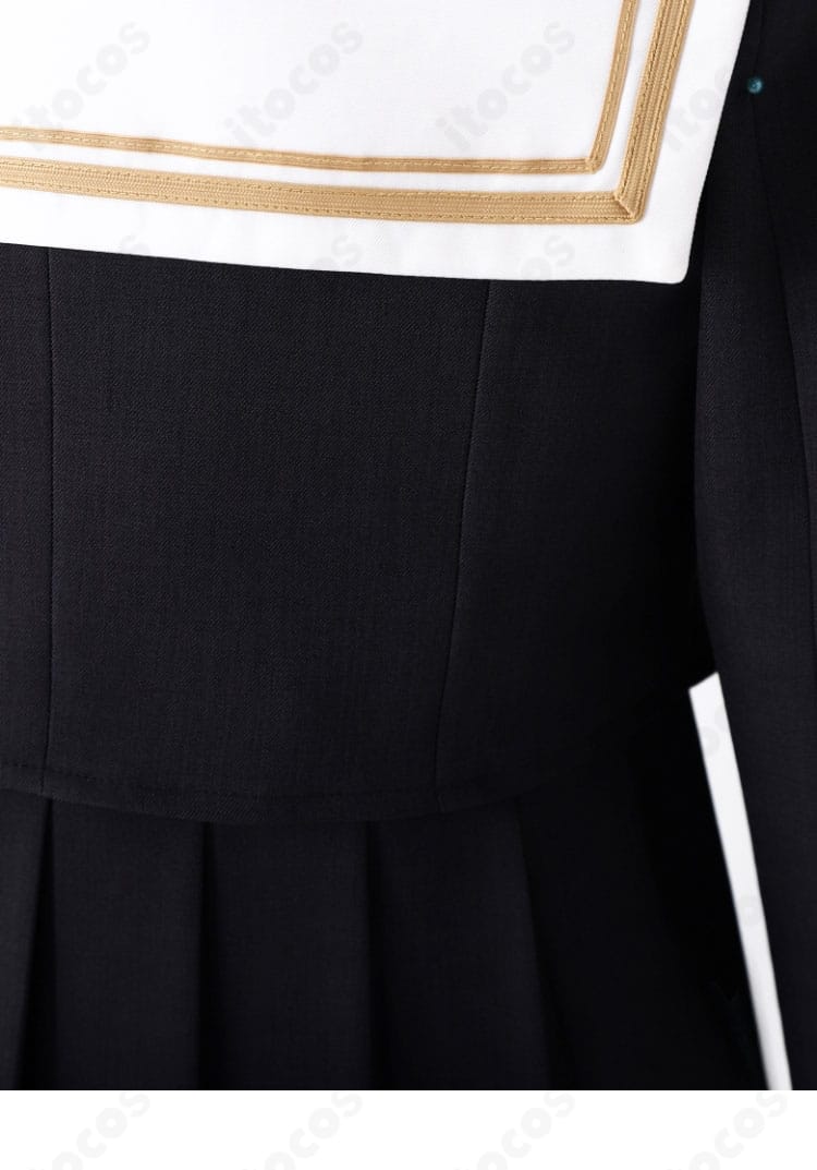 アリサ・ミハイロヴナ・九条 制服コスプレ 背面ディテール。ヨークから裾までの縫製バランスを示す近接写真。