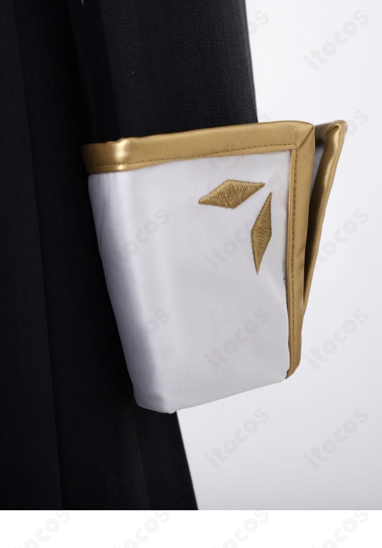 アリサ・ミハイロヴナ・九条 制服コスプレ 袖口のディテール。端正な仕上げで手元の所作が映える仕様。