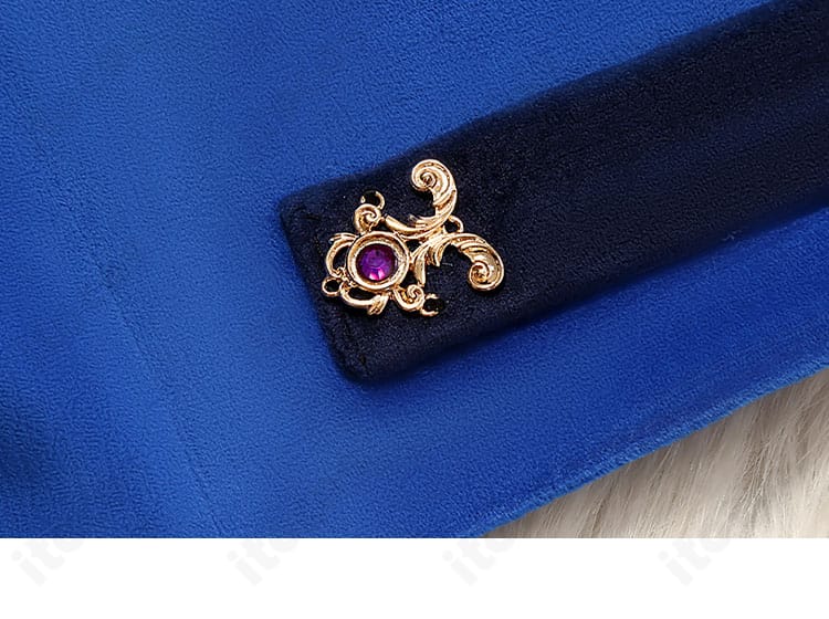 朔間零 コスプレ衣装の背面装飾アップ。たすきの取り回しと背面の意匠を強調。