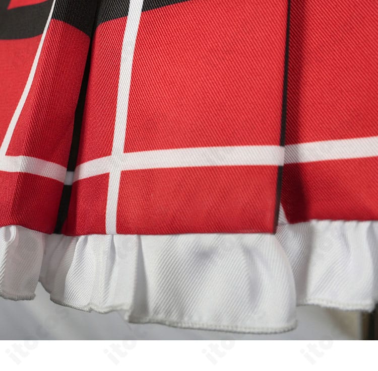 小鳥遊六花 夏服コスプレのスカート装飾ディテール。プリーツと裾の表情が伝わる画像