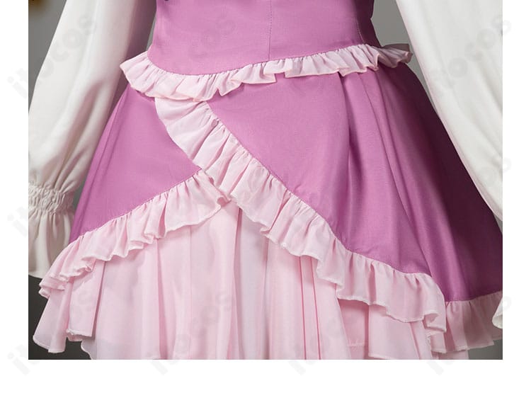 スカートのフリル装飾の近接写真。動きに映える華やかな仕上がり。