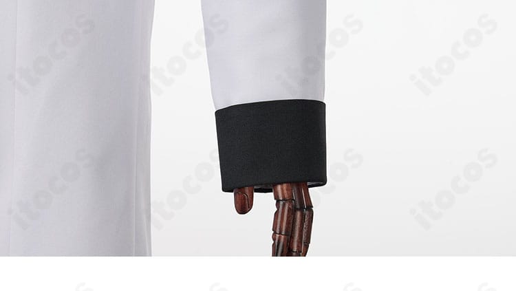 袖口の装飾とカフス周辺の細部ディテール