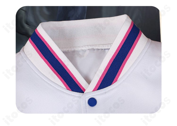 傭兵コスプレの襟ディテール。精緻な刺繍とステッチでOPH戦隊らしい存在感を表現。